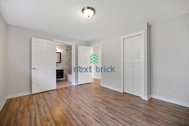 Building Photo - Beautiful remolded Single-family house