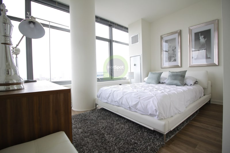 Building Photo - 355 W Chestnut St