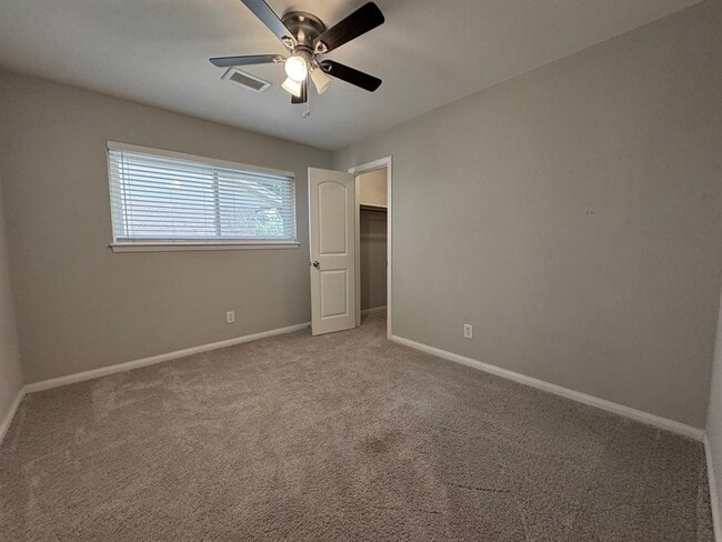 Building Photo - 5518 Viking Dr