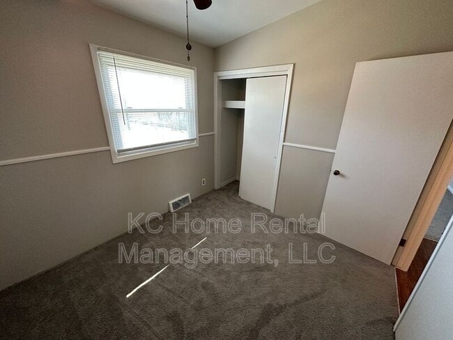 Building Photo - 6006 N Howard Ave