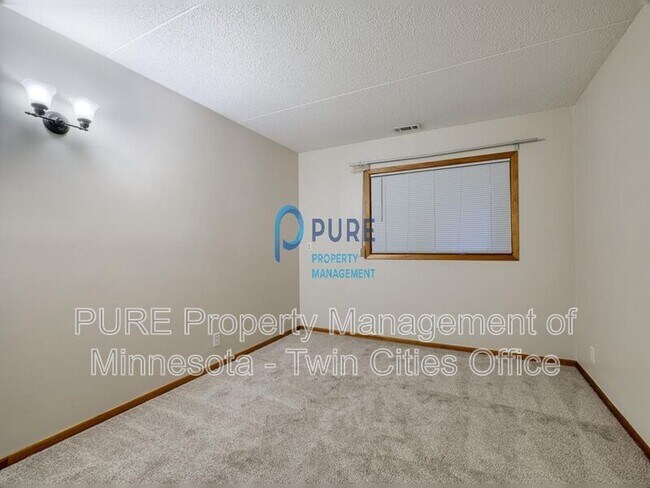 Building Photo - 2421 S 9th St