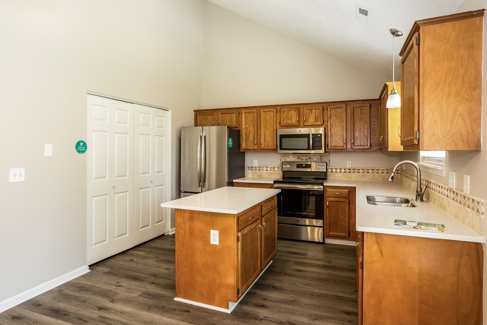 Building Photo - 3381 Chadbury Dr NW