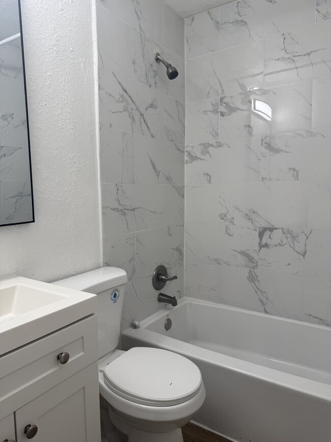 Building Photo - 1154 W 22nd St