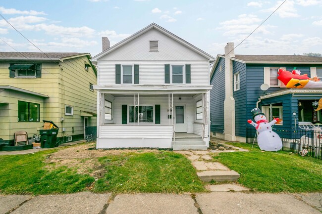 Building Photo - SCORE 1ST MONTH'S RENT FREE IF SIGNED BY MAY 29! Stunning 3 bedroom home in Aliquippa available J...