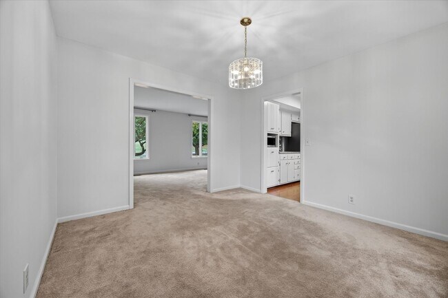 Building Photo - 717 Goodpasture Terrace