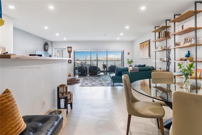 Building Photo - 166 Harbor Dr