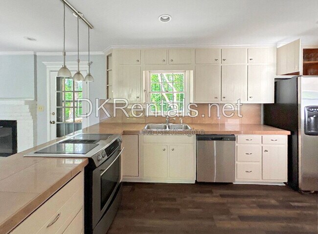 Building Photo - 1580 Bainbridge Ln
