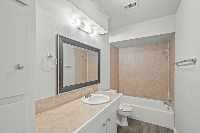 Building Photo - 5232 Cottonwood Cir