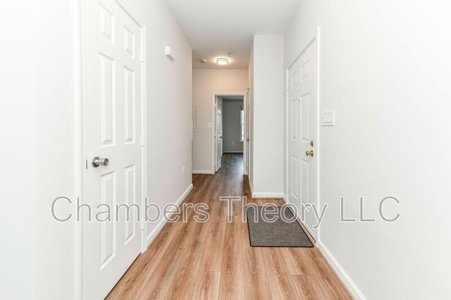 Building Photo - 2105 Highcourt Ln