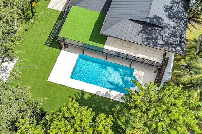 Building Photo - 11340 SW 74th Ct