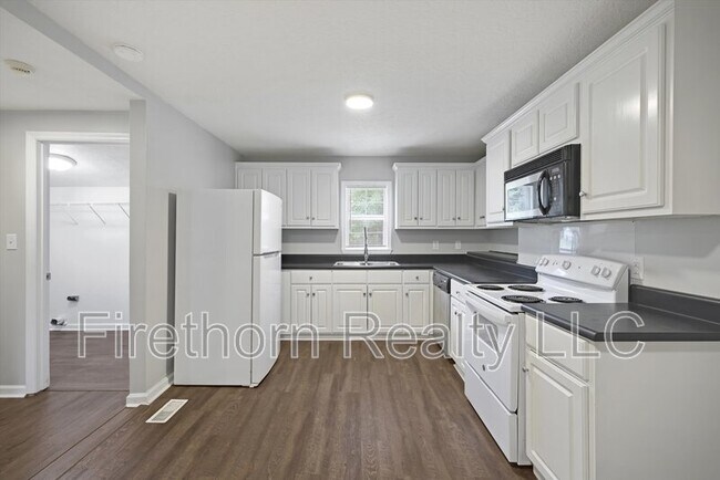 Building Photo - 2140 Veterans Dr