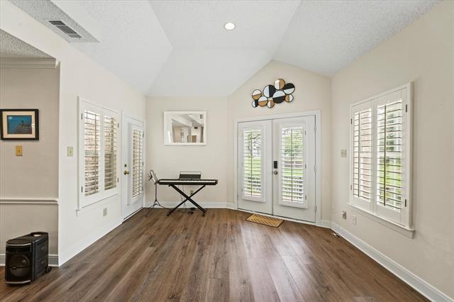 Building Photo - 9420 Blue Jay Way