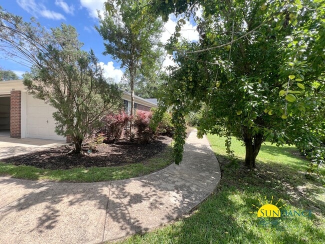 Building Photo - Spacious 3-Bedroom Retreat with New Kitchen Appliances!