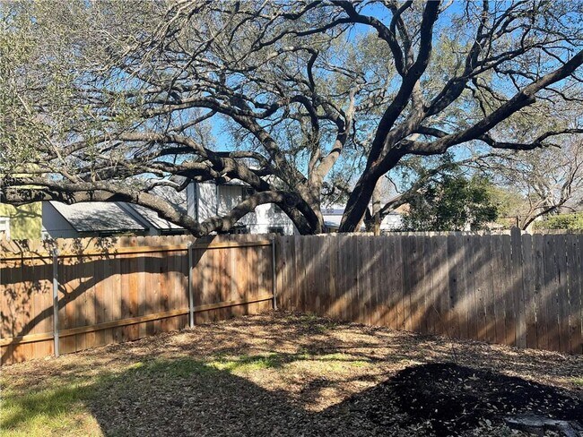 Building Photo - 4506 Pelham Dr