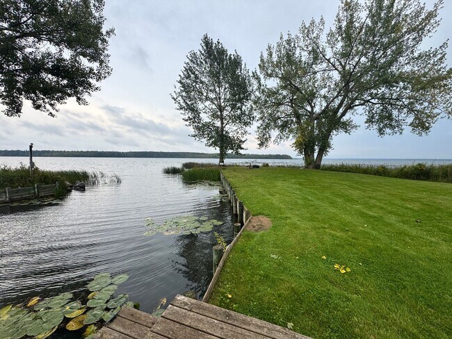 Building Photo - 2 Bedroom/ 2 Bathroom Home located in Tom'...