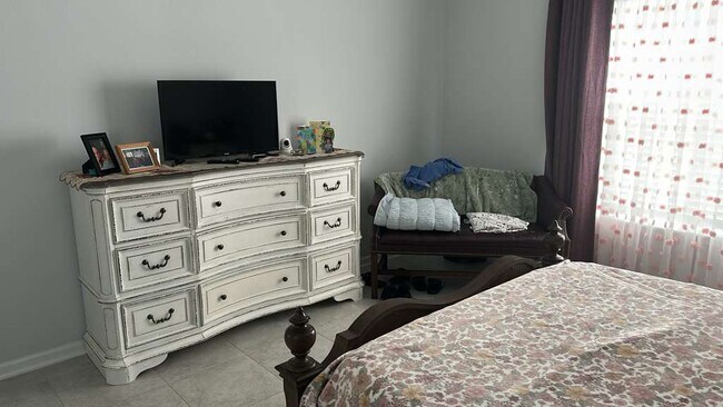 Building Photo - 226 Golden Fern Dr