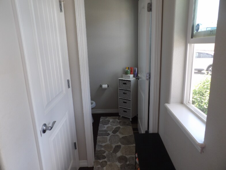 Building Photo - 10032 Castor Dr