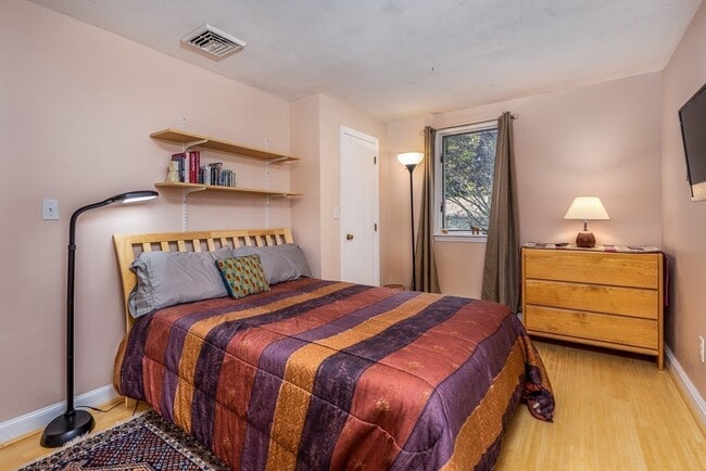 Building Photo - 8 Jackson Rd