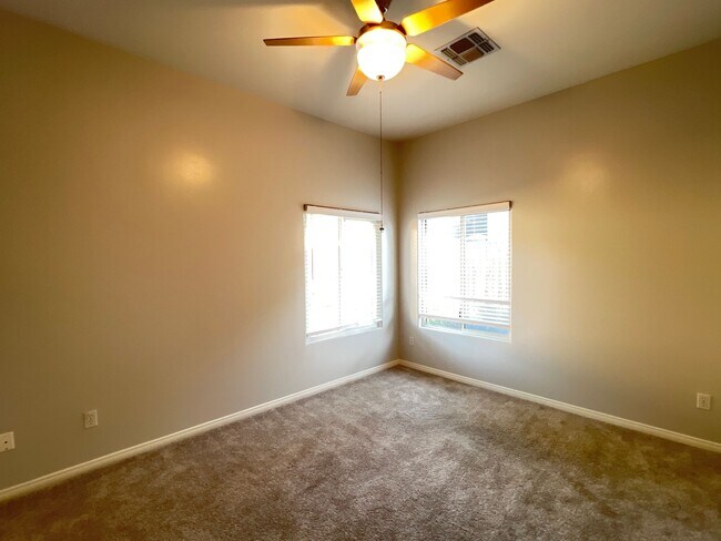 Building Photo - NORTHWEST BAKERSFIELD