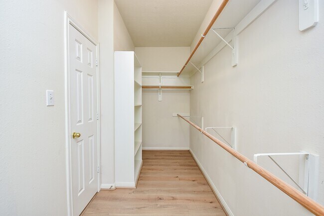 Building Photo - 15119 Newfield Bridge Ln