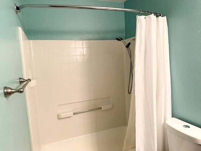 Building Photo - Beautiful 3-Bedroom Condo with Private Out...