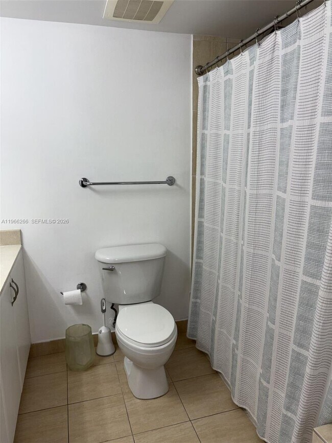 Building Photo - 1750 N Bayshore Dr