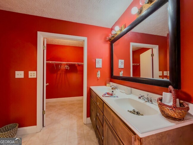 Building Photo - 580 Pineland Cir