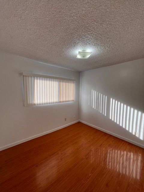 Building Photo - 1260 Beachwood Dr