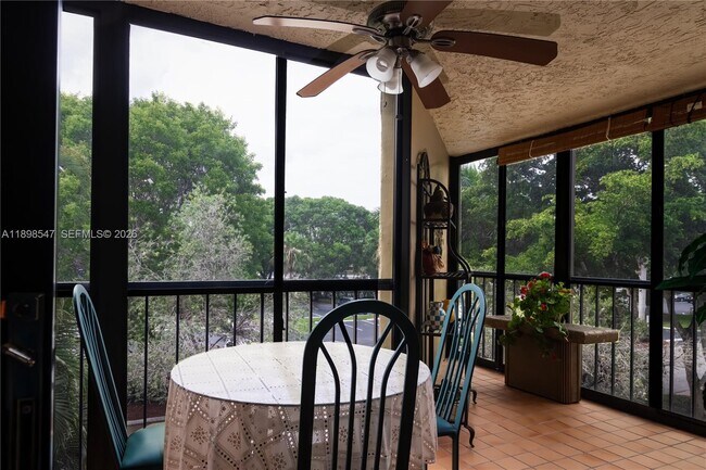 Building Photo - 16200 Golf Club Rd