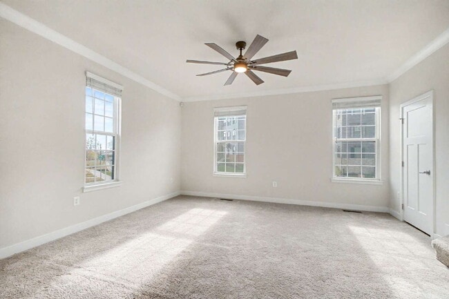 Building Photo - **Special Move-in Offer**  $500 off of the first month's rent.  Exceptional 3-Level Corner Unit T...