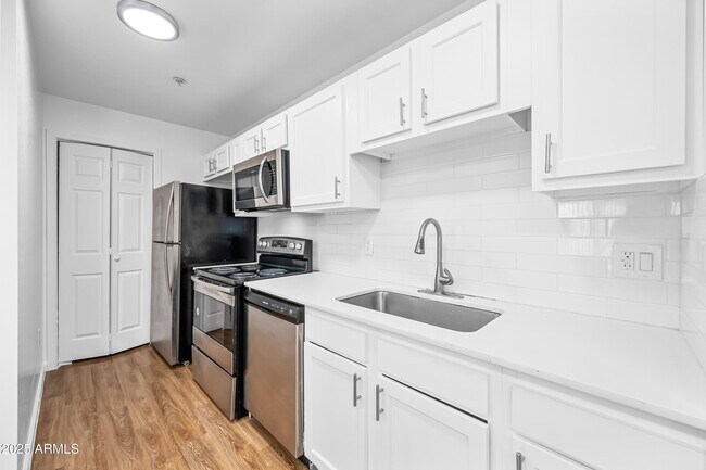 Building Photo - 3065 N 67th Ave