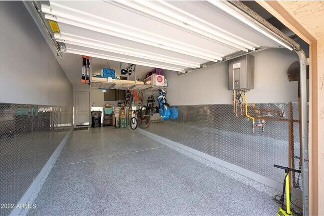 Building Photo - 10260 E White Feather Ln