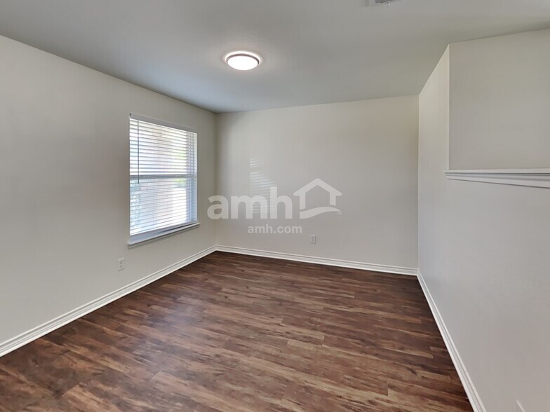 Building Photo - 1339 Flagstone St