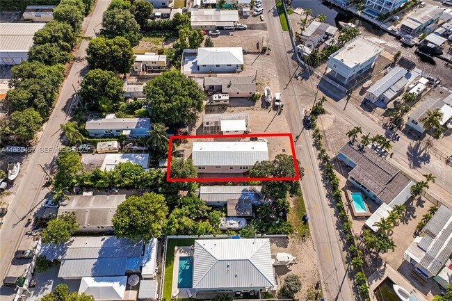 Building Photo - 945 Plantation Rd