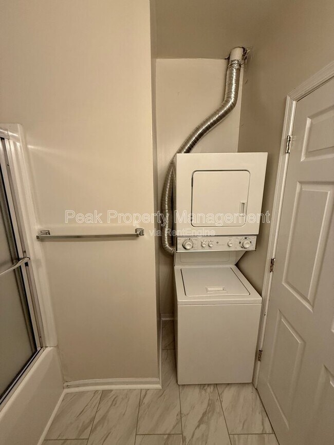 Building Photo - 1110 W Main St