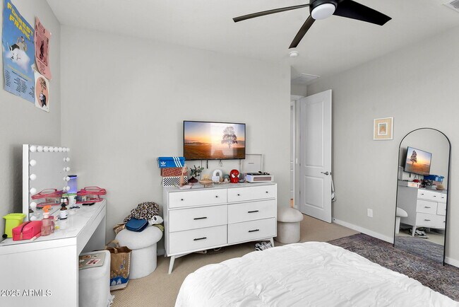Building Photo - 9418 E Theia Dr