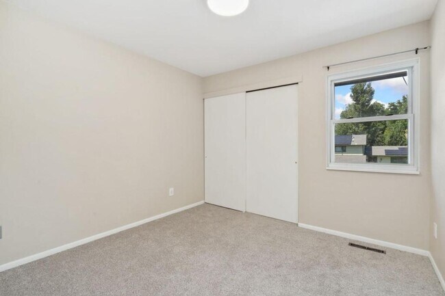 Building Photo - 2718 Granada Hills Dr