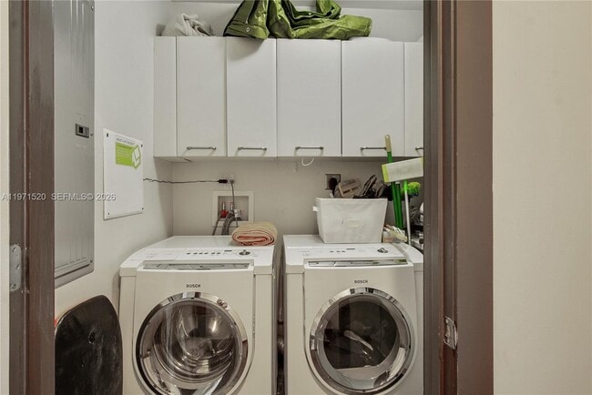 Building Photo - 1050 Brickell Ave