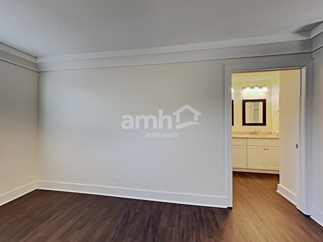Building Photo - 3112 Creekview Ln