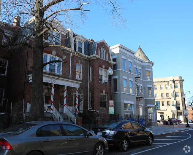 Building Photo - 1666 Park Rd NW