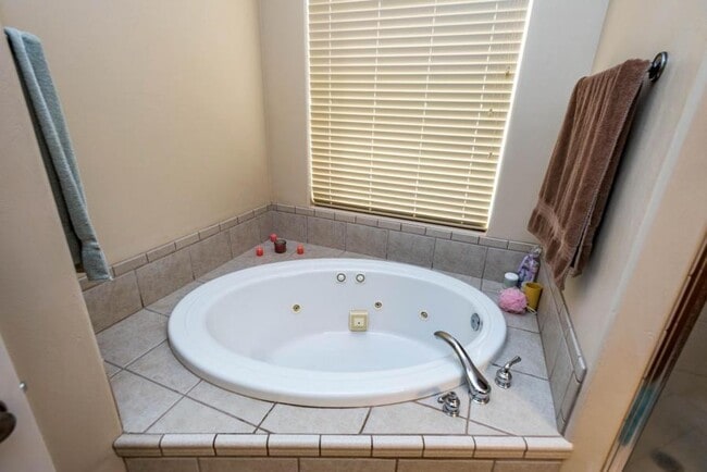 Building Photo - 3 Bedroom Home In South Pointe Subdivision...