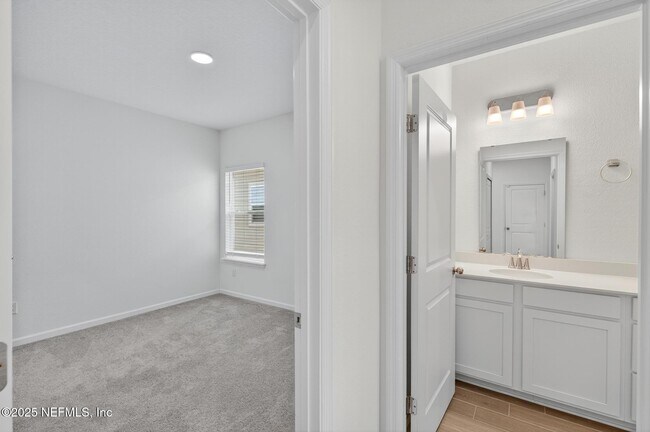 Building Photo - 7159 Pine River Ct