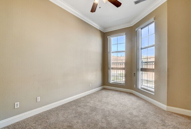 Building Photo - Luxury Resort Style Condo in Lake Las Vegas