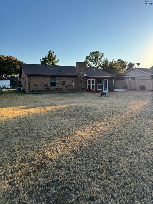 Building Photo - 2304 Tinker Trl