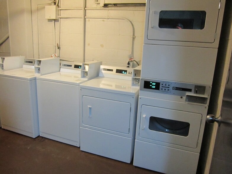 Building Photo - 6350 Forward Ave