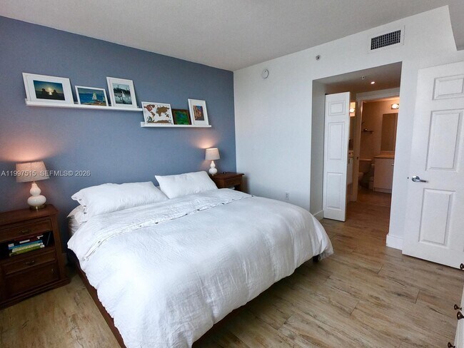 Building Photo - 1723 SW 2nd Ave