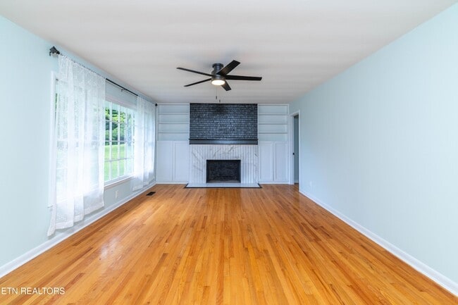 Building Photo - 201 Farlow Dr