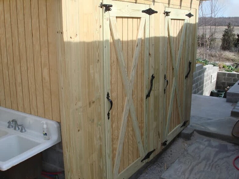 Building Photo - 148 Creek Rd