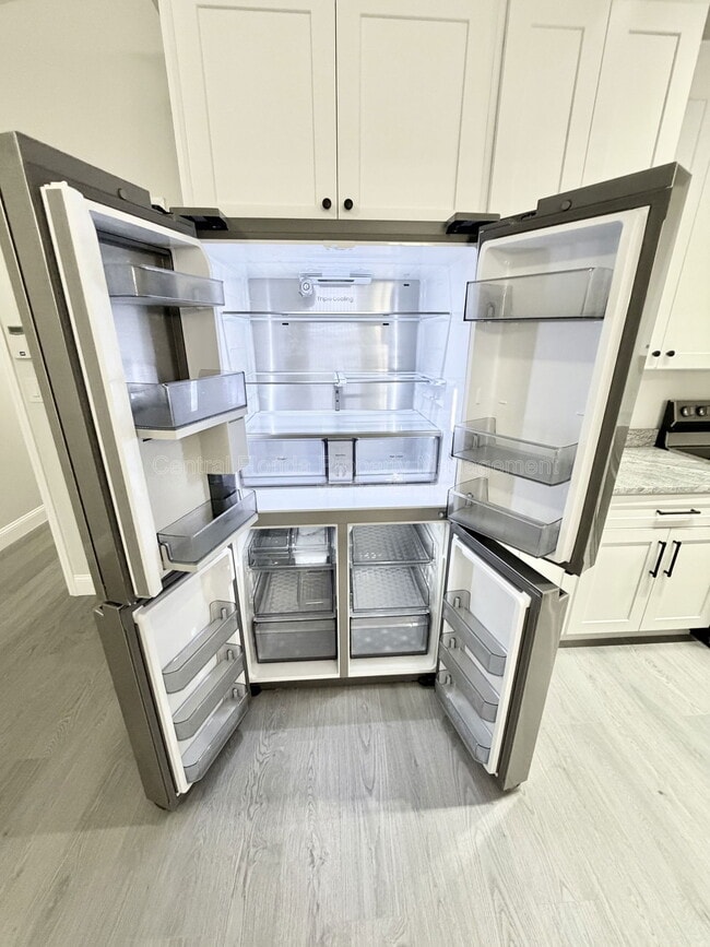 Building Photo - 1080 W Riviera Blvd