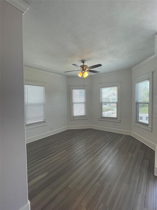 Building Photo - 1323 Avenue M